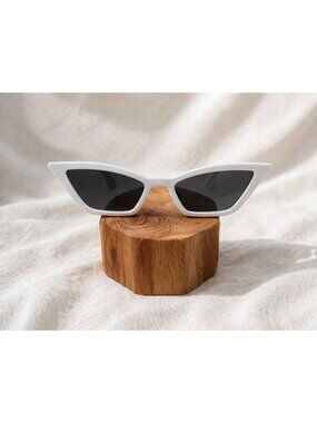 Nordstrom White Cateye Sunglasses Women Retro Mod Audrey Style Acetate New